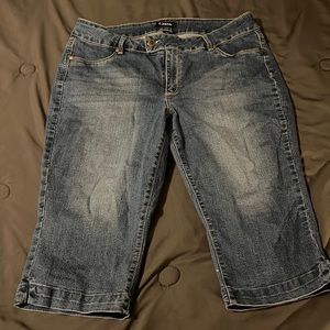 Stretch material size 18 w capris